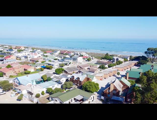 4 BEDROOM HOUSE FOR SALE IN DWARSKERSBOS